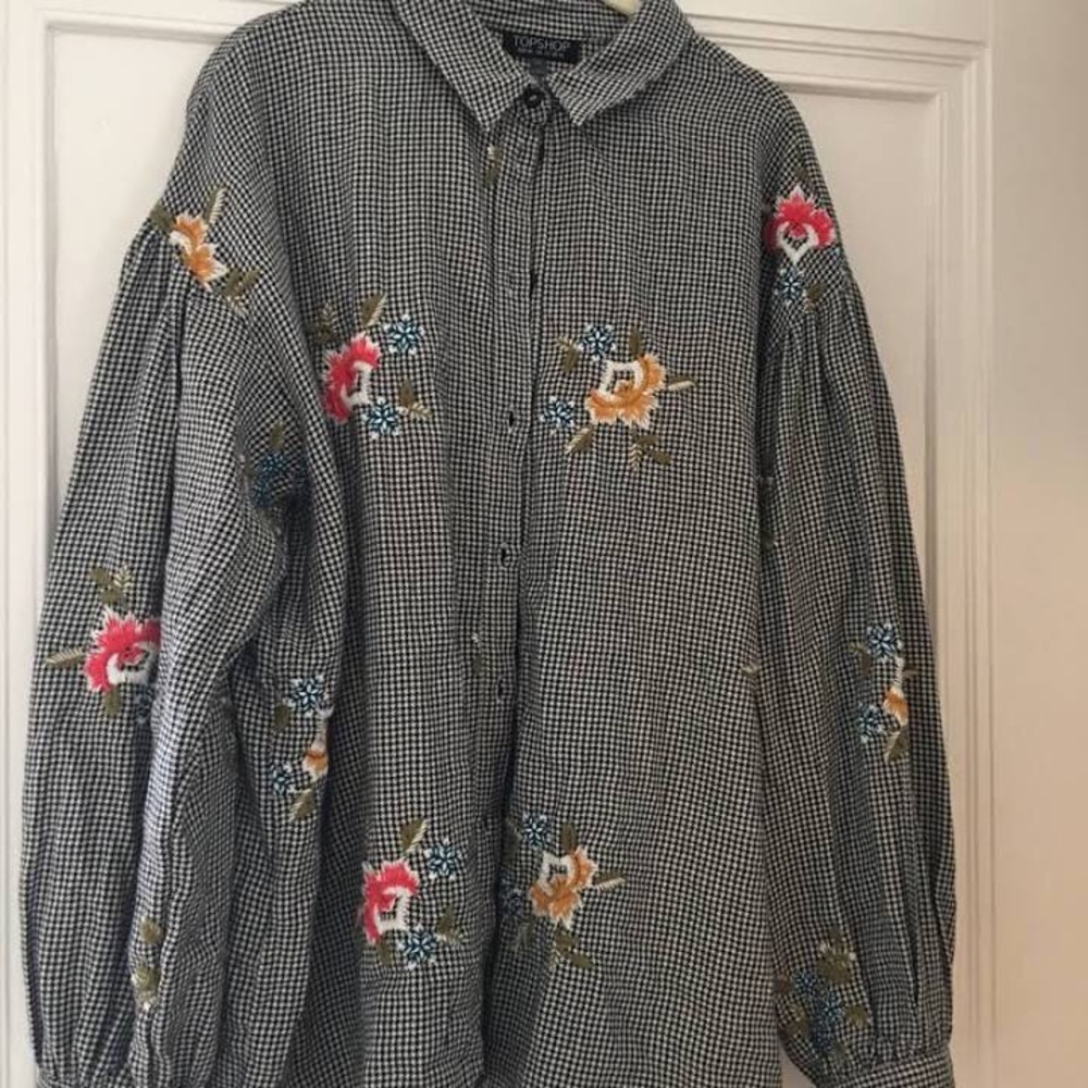TOP SHOP GINGHAM EMBROIDERED BUTTON DOWN
